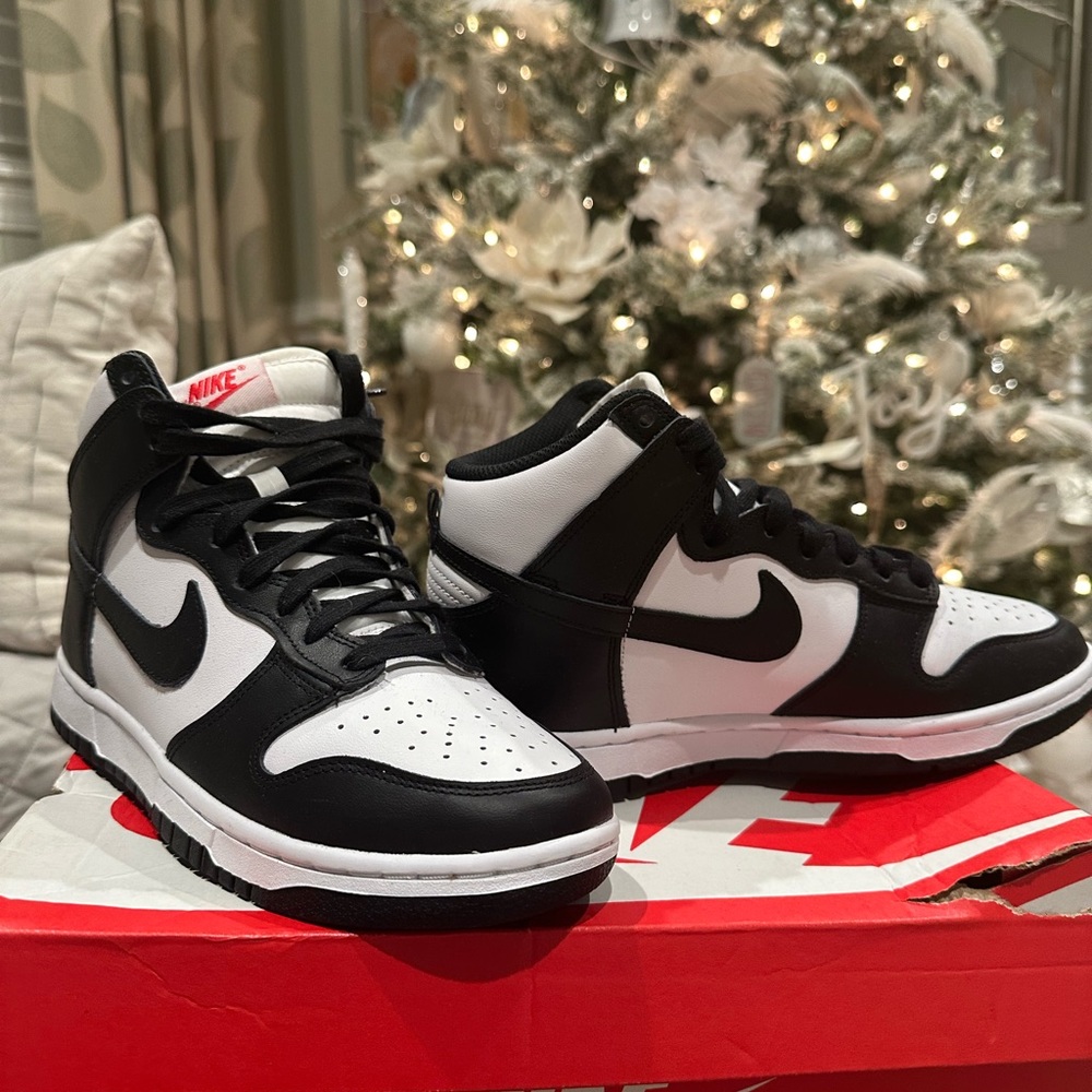 Women Nike Dunk High black and white
